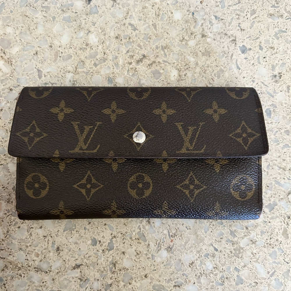 Louis Vuitton Mono Sarah wallet
